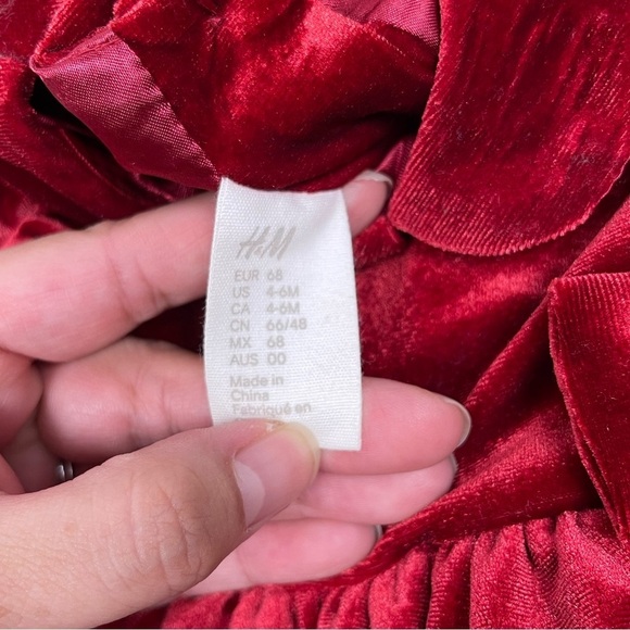 H&M Baby Girl Red Velvet Bow Holiday Christmas Dress 4-6 Months - Picture 2 of 4